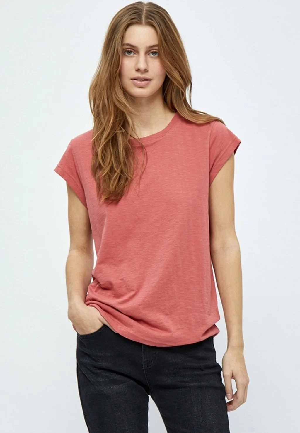 Minus Leti Tee - T-Shirt Basic - Dusty Cedar Red 3 Minus Leti Tee - T-Shirt Basic - Dusty Cedar Red