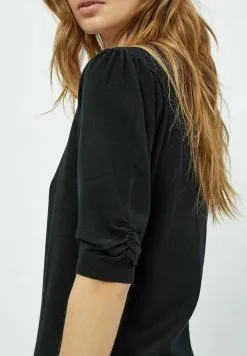 Minus Pam Scoop Neck - T-Shirt Basic - Black -Minus Winkel 144ed520e1394c2cb12db565f7af5240