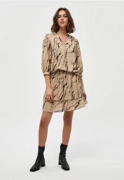 Minus Luvana- Blouse - Wood Smoke Graphic Print -Minus Winkel 146bd57a0eb848b4bea25ecc6f95cea7