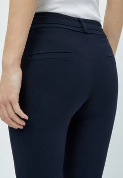 Minus Carma 7/8 - Chino - Black Iris -Minus Winkel 14dc66fa922f4a5692e452a91dcc42ac