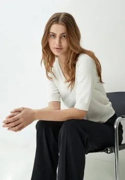 Minus Milla - T-Shirt Basic - Broken White -Minus Winkel 1632aa6546d54ab7b98441c22a76847f