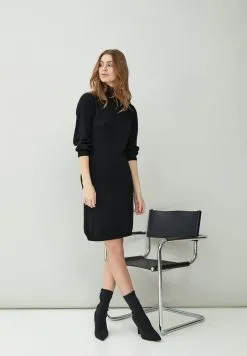 Minus Mersin Highneck - Etui-Jurk - Black 13 Minus Mersin Highneck - Etui-Jurk - Black -Minus Winkel 1d349c3eff284c0a9ac7d55c63f54019