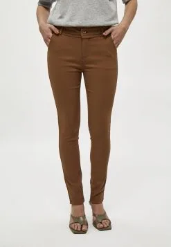 Minus Carma- Chino - Walnut Brown