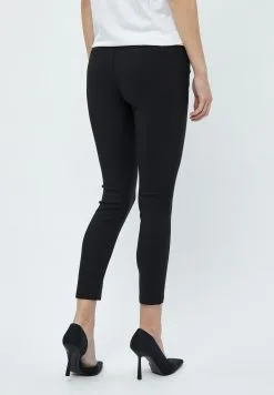 Minus Carma 7/8 - Chino - Black 10 Minus Carma 7/8 - Chino - Black -Minus Winkel 1f3f6126022d409f8ca9e43ae3ed2eac