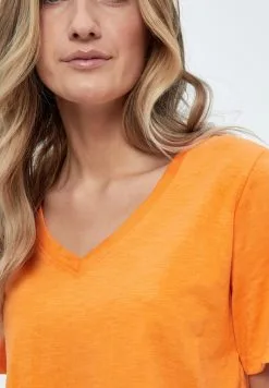 Minus Leti V-Neck Tee - T-Shirt Basic - Orange Peel -Minus Winkel 21324384ac5f43c89a5c5201df80b7e8