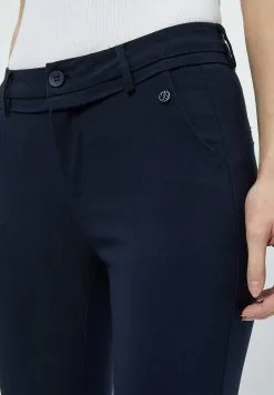 Minus Carma 7/8 - Chino - Black Iris -Minus Winkel 2542e10948794589b22cd810b7794522