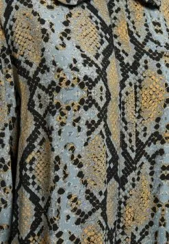 Minus Alyx - Overhemdblouse - Misty Blue Snake Print -Minus Winkel 283b66e6e1414d2587f724a520145c7d