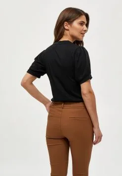 Minus Johanna- T-Shirt Basic - Black -Minus Winkel 2dfdb373e99a4948bb8ed2737d8d06d2