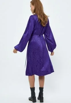 Minus Phoebe Wrap - Jurk - Violet Indigo -Minus Winkel 36656f3f3b80479bb47e42a3d7d1d6a7