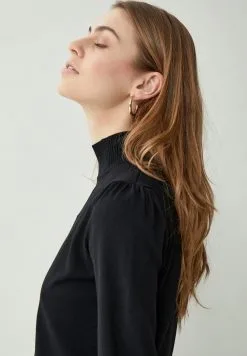 Minus Mersin Roll Neck- Trui - Black -Minus Winkel 421a89b3a404435a9039d7c2fae1500e