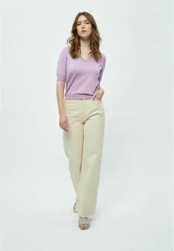 Minus Milla V-Neck 1 - T-Shirt Basic - Lupine Purple -Minus Winkel 48e085c341564c34a171256f6eeb6aaf