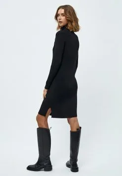 Minus Ava Turtleneck - Etui-Jurk - Black -Minus Winkel 53193a9bbb3d48d68d45621d37688551
