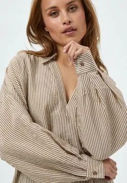 Minus Daphnea- Blouse - Slate Brown Stripe -Minus Winkel 5479c59bdd254a0fadc4efcce3f9d8ab