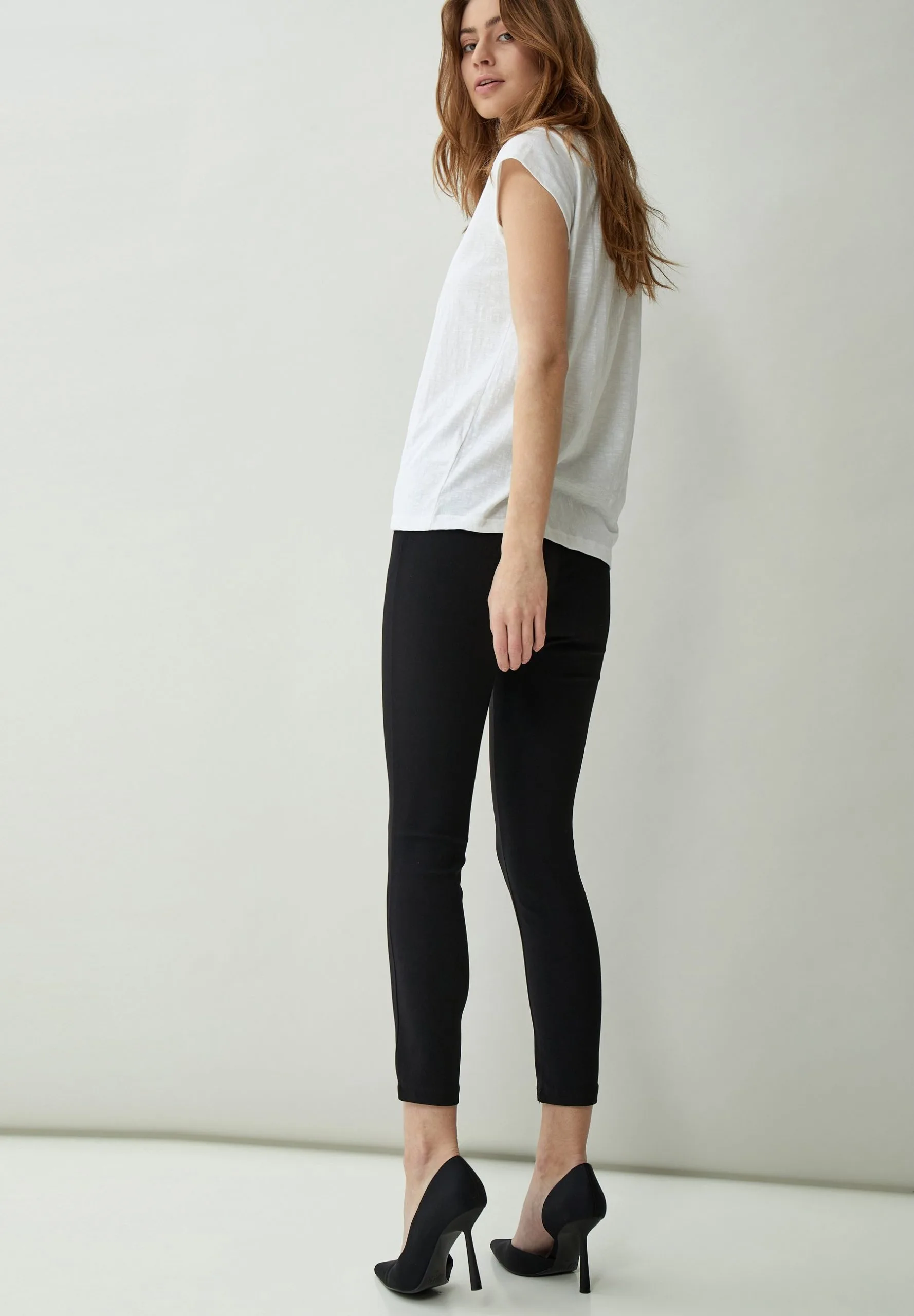 Minus Carma 7/8 - Chino - Black 7 Minus Carma 7/8 - Chino - Black - Afbeelding 6