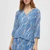 Minus Rikka Mia V Neck - Blouse - Denim Blue Graphic Print