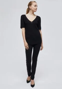 Minus Bex- T-Shirt Basic - Black -Minus Winkel 563d4e8ba7b34635a186be94d157ad3f