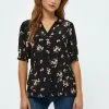 Minus Maddy - Overhemdblouse - Black Flower Print