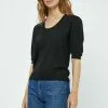 Minus Pam Scoop Neck - T-Shirt Basic - Black -Minus Winkel 633f3815ce4d4f128ed04ac2f8f21a97