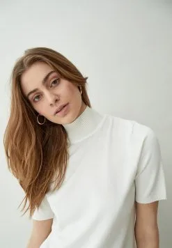 Minus Lima Roll Neck - T-Shirt Basic - Broken White -Minus Winkel 7462b701bd14400ea0bed516fee18727