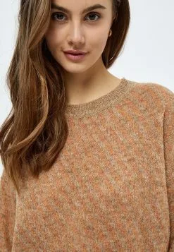 Minus Stormy - Trui - Sand Striped -Minus Winkel 76b99e7cac30442bb7a6504db92db3bc