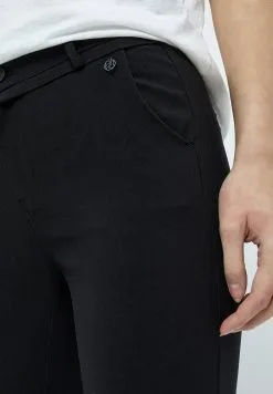 Minus Carma 7/8 - Chino - Black 12 Minus Carma 7/8 - Chino - Black -Minus Winkel 7acf6967a4ff462b95274da047d8ded8