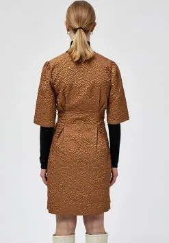 Minus Esme - Jurk - Leather Brown 10 Minus Esme - Jurk - Leather Brown -Minus Winkel 7e4b61497c044f3aaf5e4e0e40bd2745