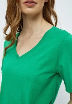 Minus Leti V-Neck Tee - T-Shirt Basic - Apple Green -Minus Winkel 7fa2d82604694891b05e29adc60cf81a
