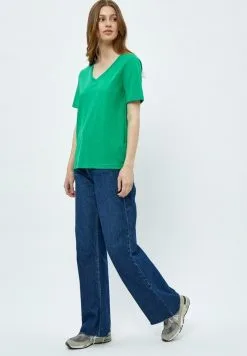 Minus Leti V-Neck Tee - T-Shirt Basic - Apple Green -Minus Winkel 96f7f58fc69b489f8f1dd7bd768e730b