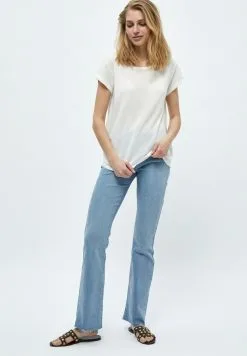 Minus Carlina- T-Shirt Basic - Off White 8 Minus Carlina- T-Shirt Basic - Off White -Minus Winkel 9a764d7087e248aab9ee6397738bc5ec