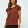 Minus Carlina- T-Shirt Basic - Desert Sand Lurex 2 Minus Carlina- T-Shirt Basic - Desert Sand Lurex -Minus Winkel 9e464fa31465420c8426e9844bf43c66