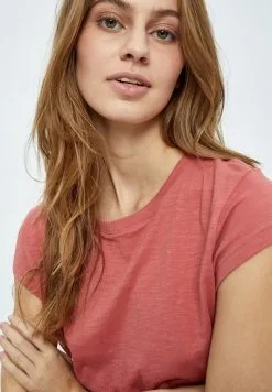 Minus Leti Tee - T-Shirt Basic - Dusty Cedar Red 9 Minus Leti Tee - T-Shirt Basic - Dusty Cedar Red -Minus Winkel a4ad5a3885cd4aee92e52e3ae073fb20