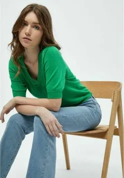 Minus Milla V-Neck 1 - T-Shirt Basic - Island Green 11 Minus Milla V-Neck 1 - T-Shirt Basic - Island Green -Minus Winkel a5d1fe85b0da4553b31ee0a52734fe6e