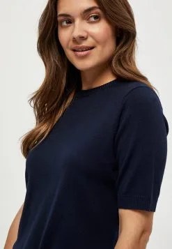 Minus Pamela - T-Shirt Basic - Black Iris Solid -Minus Winkel b8d15bc1d6994aeba21def28d94ebccc