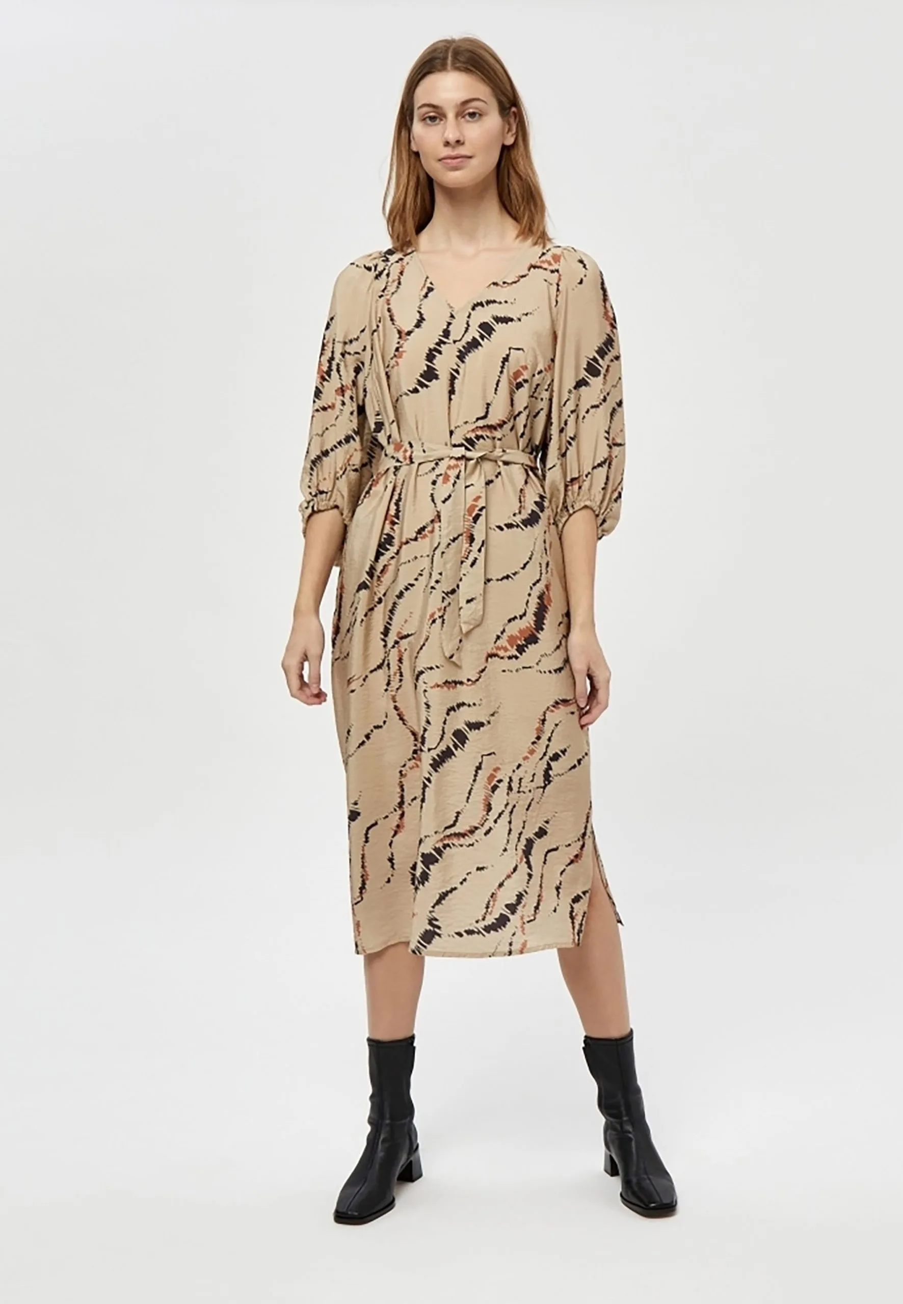 Minus Luvana - Jurk - Wood Smoke Graphic Print 3 Minus Luvana - Jurk - Wood Smoke Graphic Print
