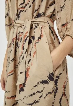 Minus Luvana - Jurk - Wood Smoke Graphic Print 10 Minus Luvana - Jurk - Wood Smoke Graphic Print -Minus Winkel bcfe4b10fccd4bad91f8be123915ca3a