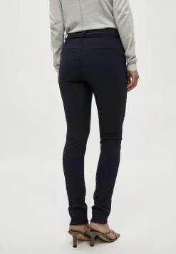 Minus Carma- Chino - Black Iris -Minus Winkel cbbb1009398a4ed6a9af8e8d2d387720