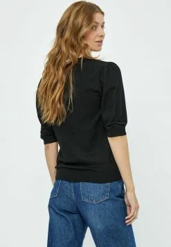 Minus Pam Scoop Neck - T-Shirt Basic - Black -Minus Winkel d5211e65134b4e6b9a29a429f2cdb71f