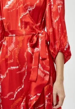 Minus Serena - Jurk - Lava Red Graphic Print -Minus Winkel da33adc7b22c4aaf9c4f661f71417316