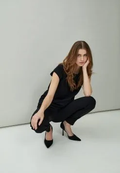 Minus Carma- Chino - Black -Minus Winkel dbc3685a1ab64e33a6af5fe7c4d58bb2