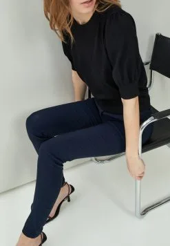 Minus Carma- Chino - Black Iris -Minus Winkel e2319958b7e64be38c133b0e2833e567