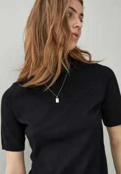 Minus Lima Roll Neck - T-Shirt Basic - Black -Minus Winkel e236ec9ac32d414a850a13459c9d93d5