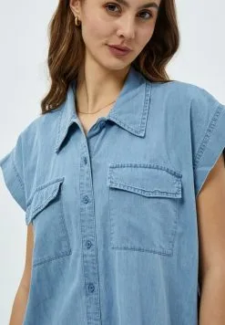 Minus Visti- Spijkerjurk - Powder Blue -Minus Winkel ed393472a44144edbde32d7a911fbca7