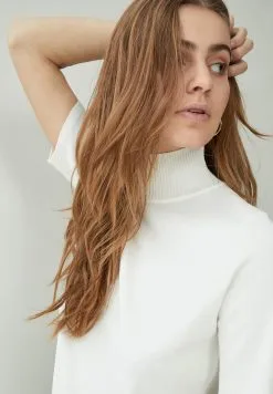 Minus Lima Roll Neck - T-Shirt Basic - Broken White -Minus Winkel f1425b36e4414d84b48b3f7500f92252