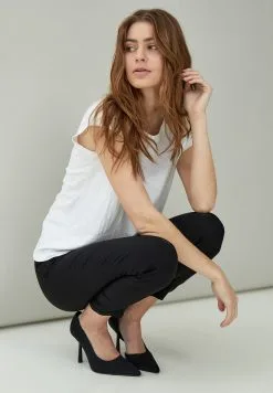 Minus Carma 7/8 - Chino - Black 14 Minus Carma 7/8 - Chino - Black -Minus Winkel f58e011a285c4fe89f7dbbe3a647b168