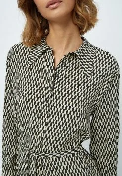 Minus Lasina - Blousejurk - Monocrome Print -Minus Winkel f9a2a45ccd29439f8b7813fecff35769